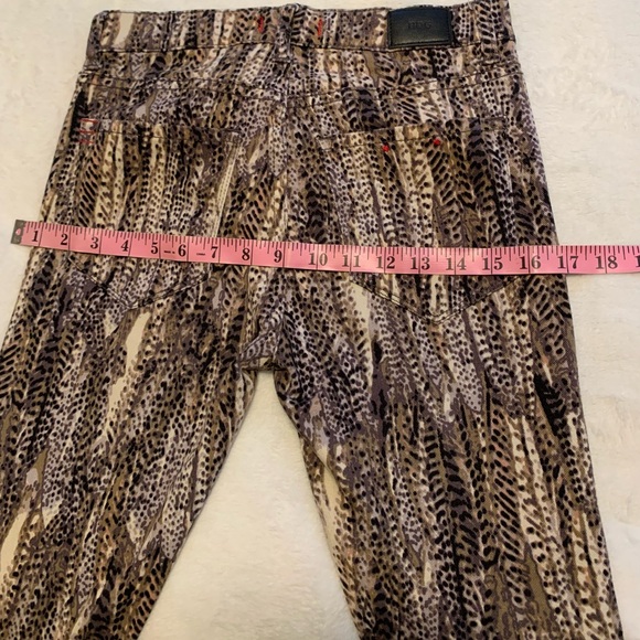 BDG Ladies High rise cigarette ankle animal snake print jeans Size 25 VV… - Picture 8 of 9